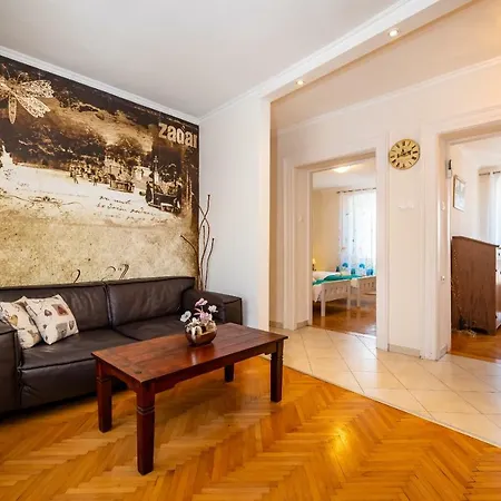 Caesar Apartment *
