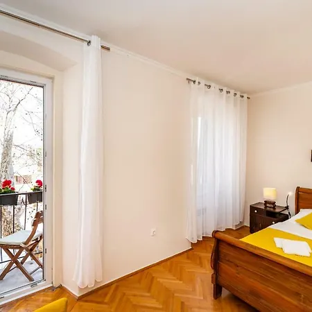 Caesar Apartment
