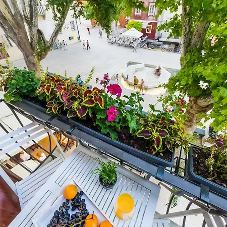 アパート Caesar By Belmont Realty