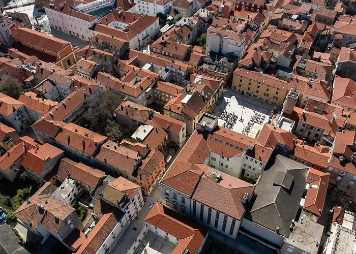 公寓 Caesar By Belmont Realty