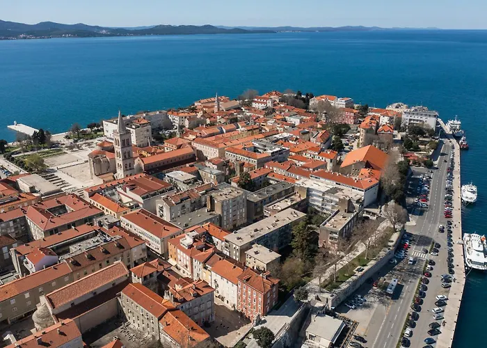 Caesar By Belmont Realty 公寓 *