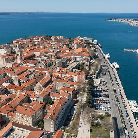 Apartment Caesar By Belmont Realty Apartman