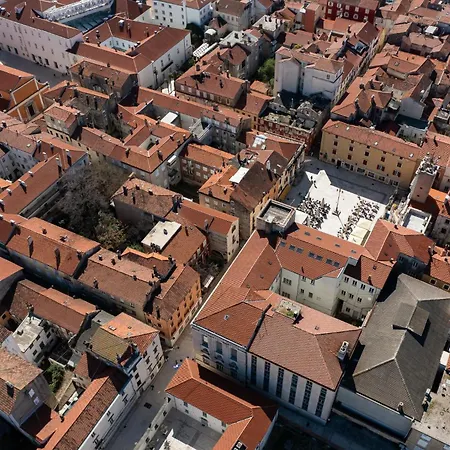 公寓 Caesar By Belmont Realty