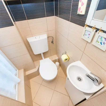 Apartment Caesar By Belmont Realty