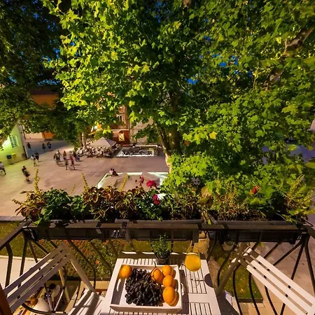 Apartment Caesar By Belmont Realty